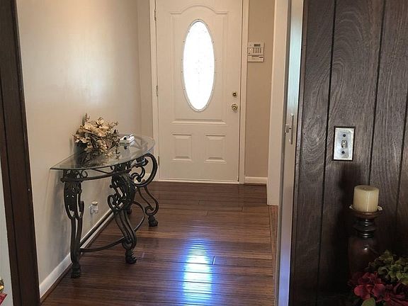 3rd image of 1055 Mesa Dr