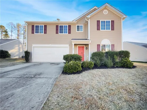 107 Walnut Crossing Dr, Whitsett, NC 27377