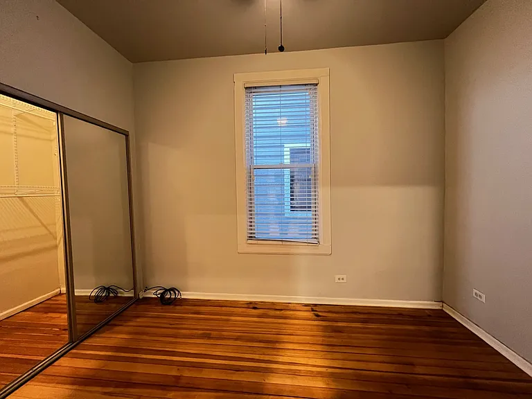 2335 W Barry Ave #2 — Photo 16