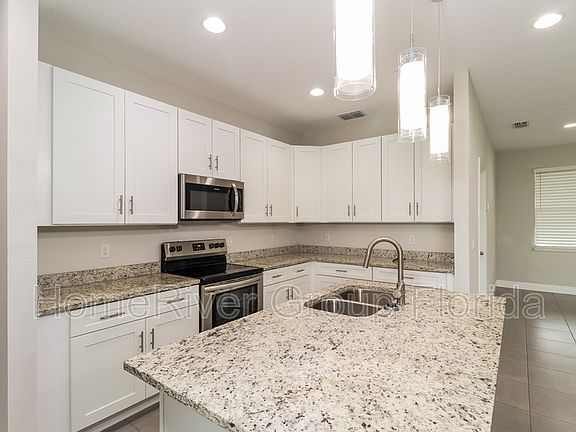 5th image of 431 Arkansas Ct