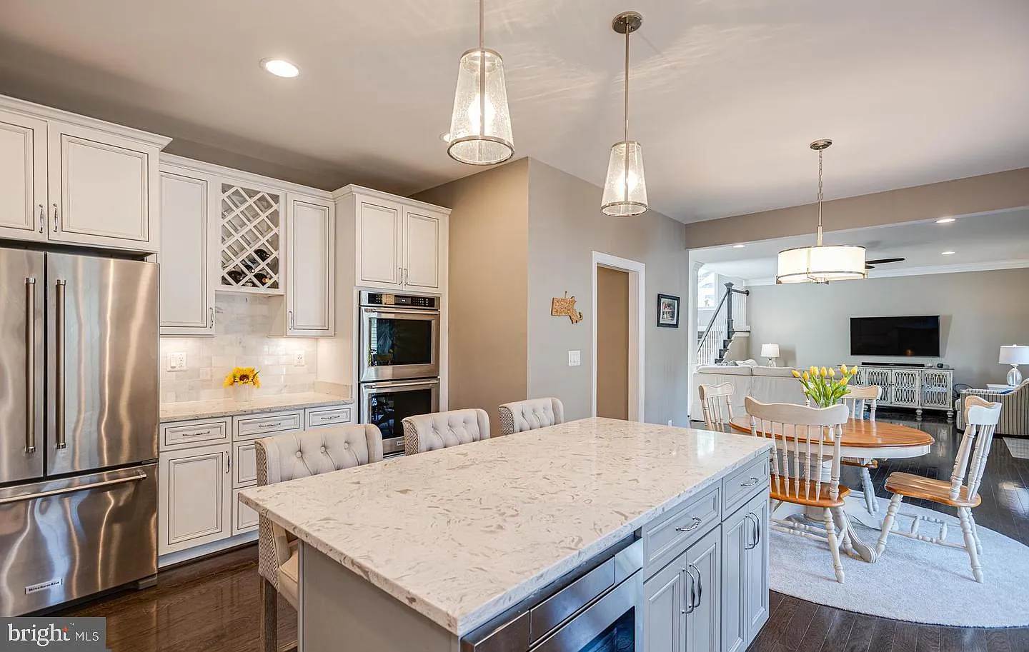 5 bed, 4.5 bath, 4612 sqft, $5,200 — Photo 2