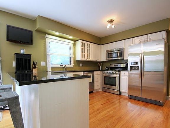 2nd image of 17 Malvern Ln