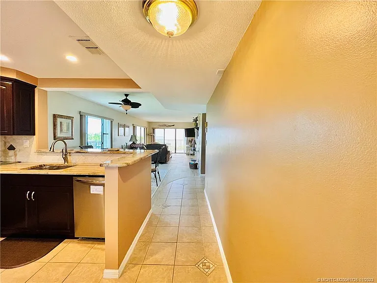 9400 S Ocean Dr #201B — Photo 5