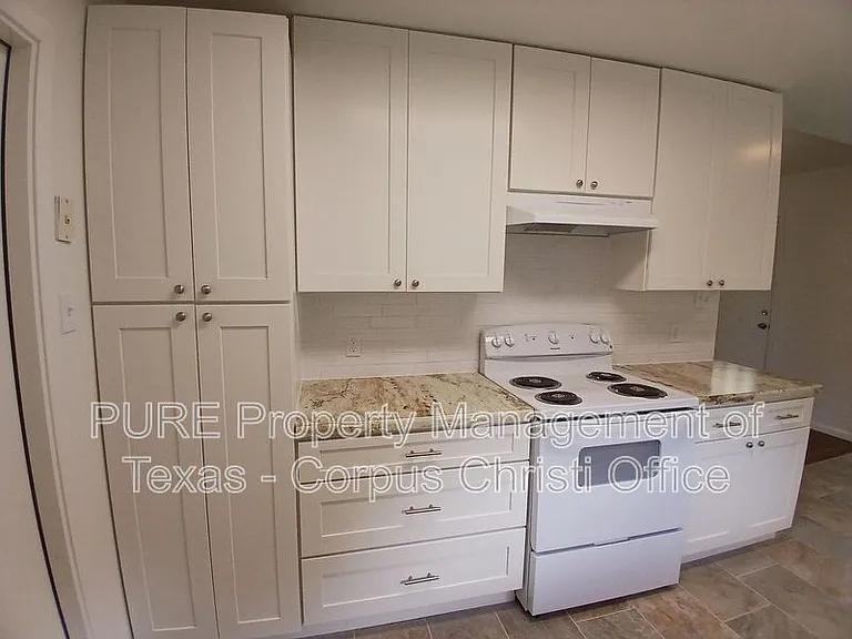 2725 Allencrest Dr — Photo 11