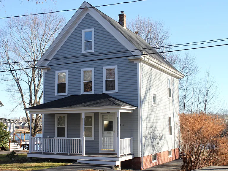 210 Clinton St — Photo 2