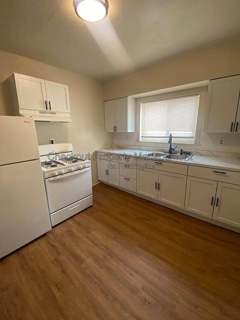3 bed, 2.0 bath, 850 sqft, $1,295 — Photo 1