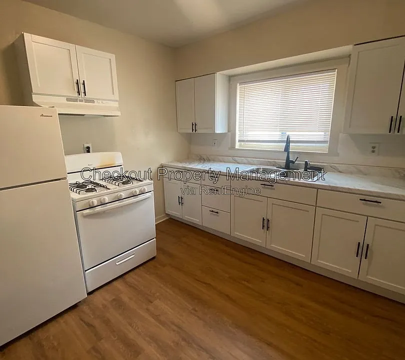 3032 W Tennyson Ave