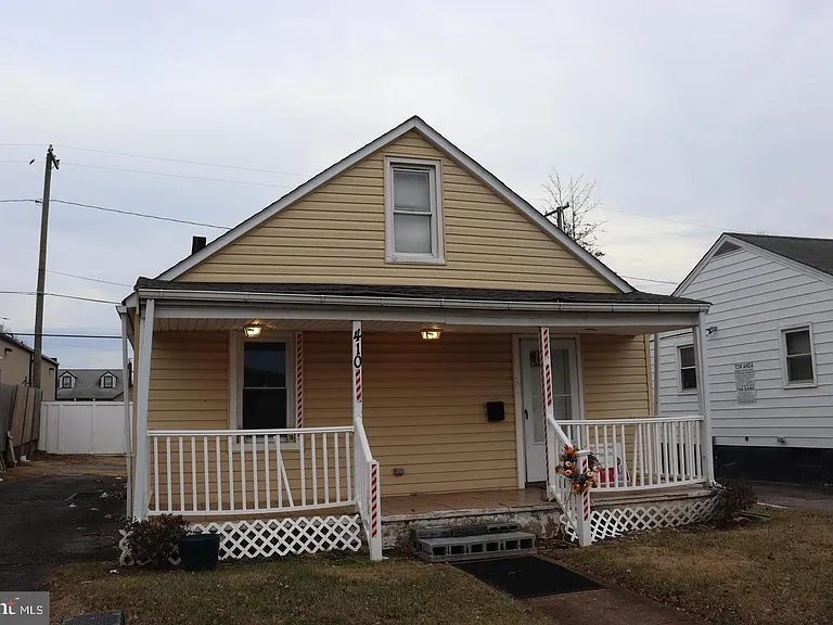 410 Winters Ln — Photo 1