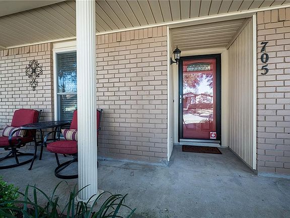 2nd image of 705 Pinehill Ln