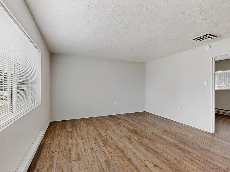 5817 Central Avenue NW — Photo 6