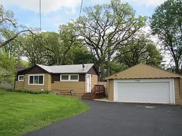 1305 Maple Ave photo 1