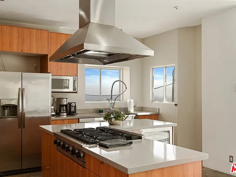 8435 Franklin Ave — Photo 15