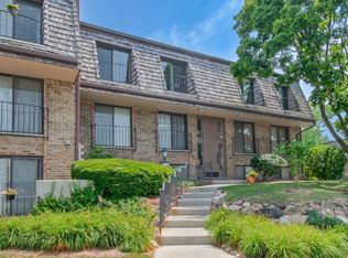 1721 Northfield Sq APT B, Northfield, IL 60093