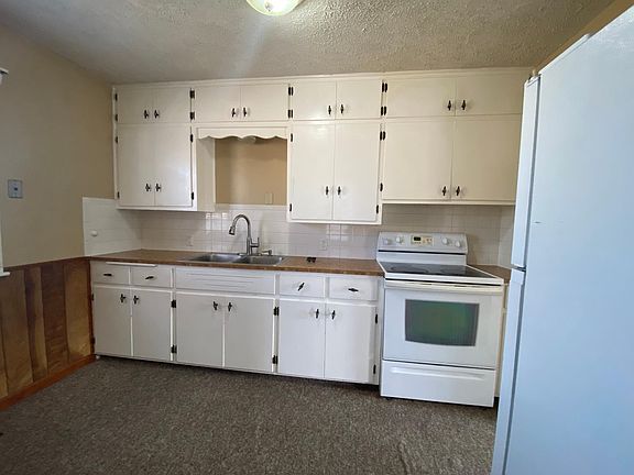 3rd image of 811 E Republic Ave
