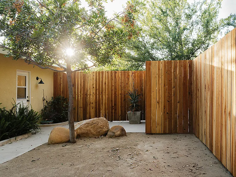 2841 Los Feliz Dr — Photo 21