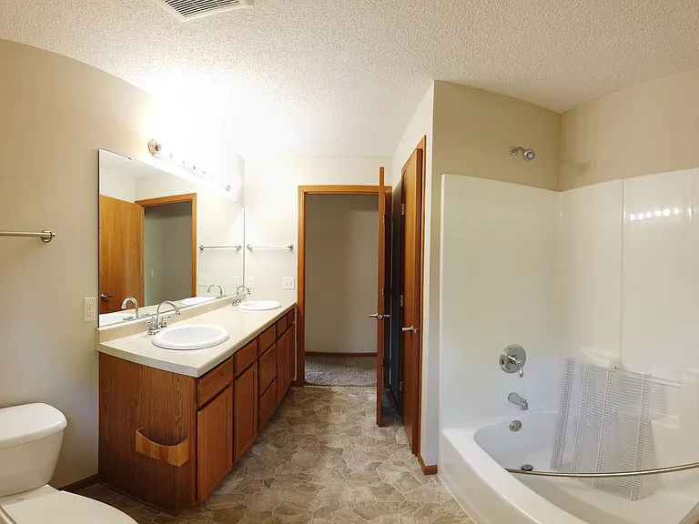 1582B Gunston Dr — Photo 3