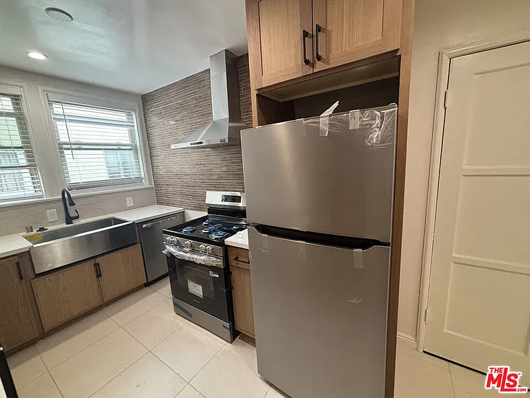 947 S Bedford St — Photo 11