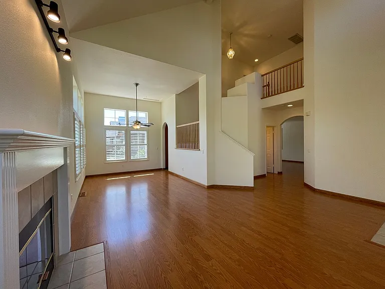 4719 Prospect Ave — Photo 5