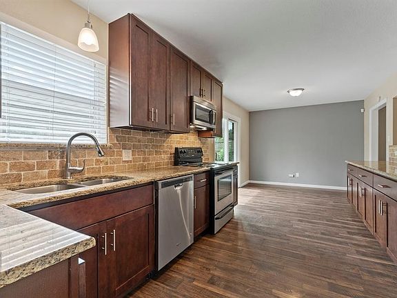 3rd image of 3932 Bahamas Dr