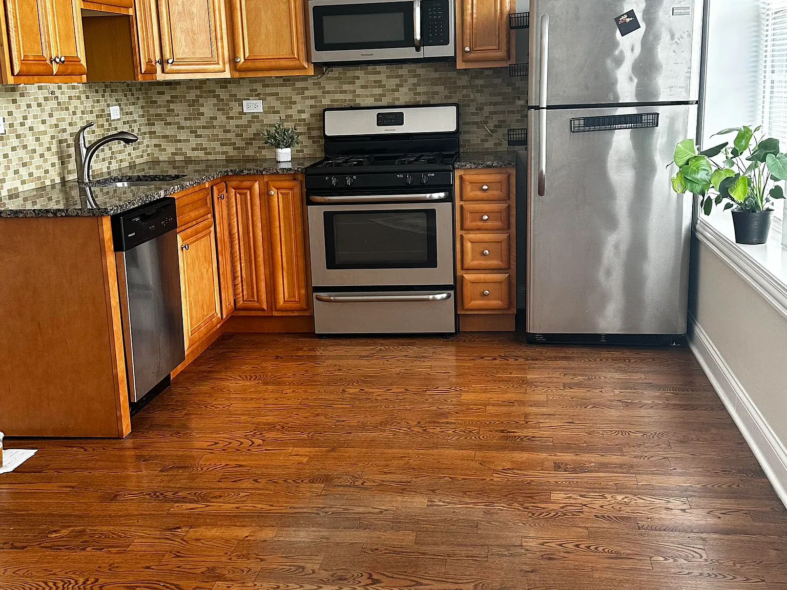 3 bed, 1200 sqft, $2,350 — Photo 2