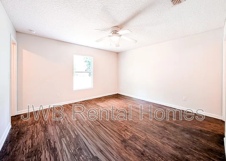 2037 Sessions Ln — Photo 8