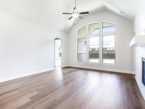 5th image of 2821 Maverick Way