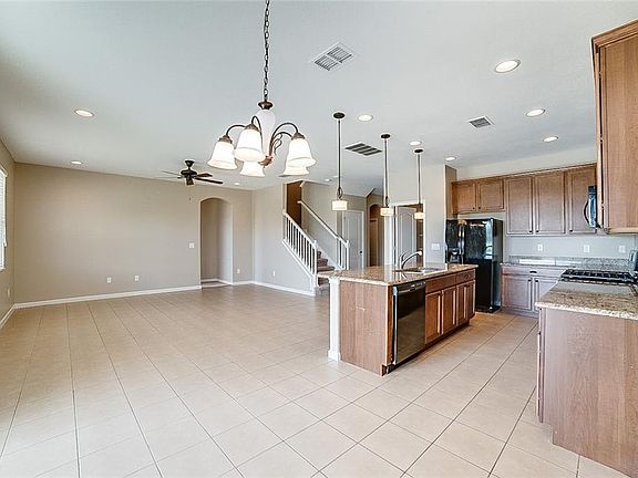 3rd image of 2368 Sabastian St