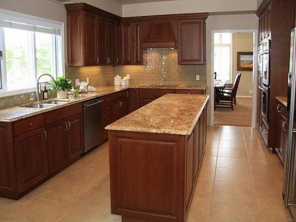 3rd image of 2828 E Kennedy Dr