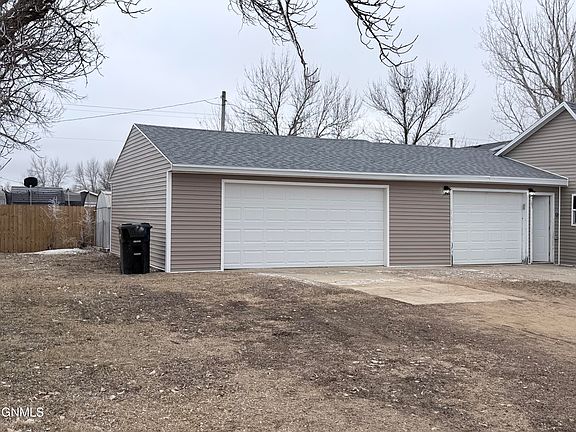 3rd image of 505 Main Ave
