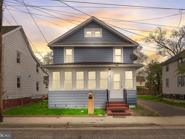 28 E Adams St, Paulsboro, NJ 08066