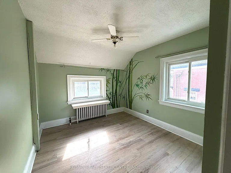 218 Weber St E — Photo 11