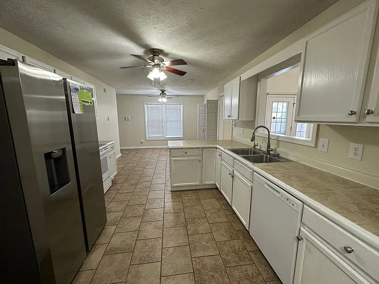 1519 Pinebrook Dr — Photo 3