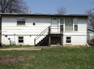 306 Delaware St, Carpentersville, IL 60110