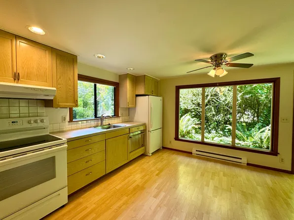13807 Silven Ave NE Unit A, Bainbridge Island, WA 98110