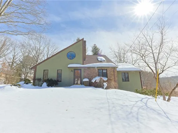 28 Gilfillan Rd, North Smithfield, RI 02896