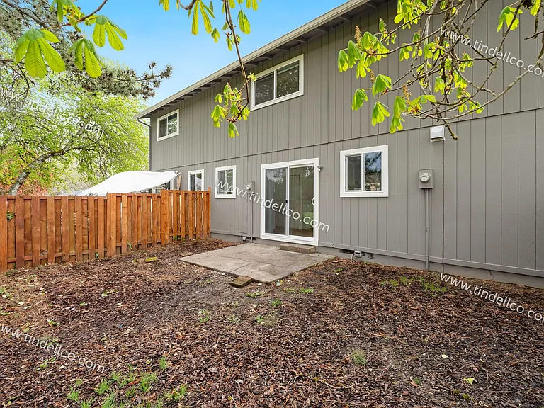 17324 SW Merlo Rd — Photo 16