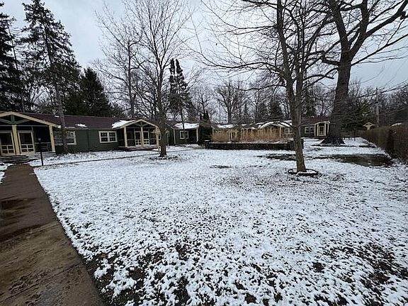 3rd image of 15657 Lakeshore Rd #3
