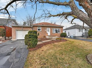 172 Ridge St, Hamilton, ON L9A2X5