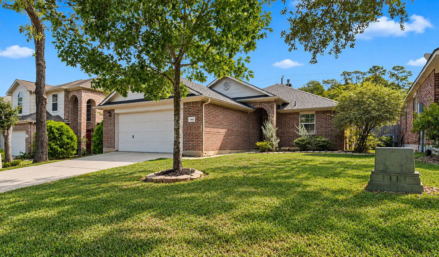 3 bed, 2.0 bath, 1609 sqft, $1,975 — Photo 2