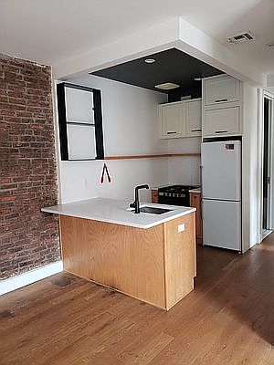 2nd image of 462 Throop Ave #3R
