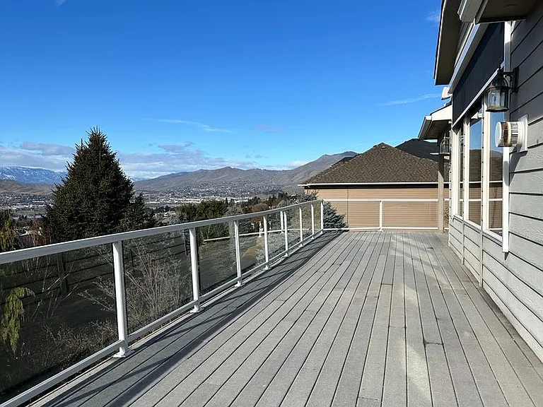 946 Briarwood Dr — Photo 10