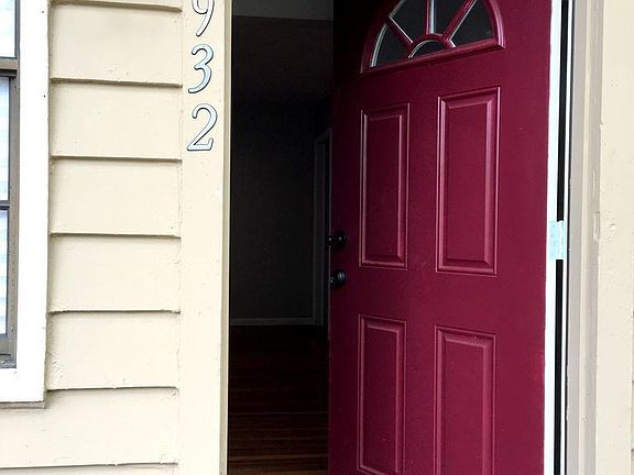 2nd image of 1932 Lakewood Cir S