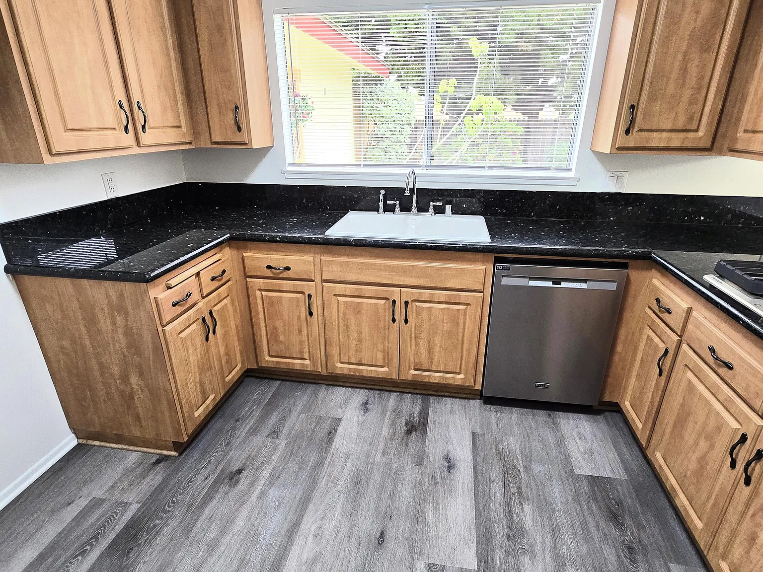 3 bed, 1.5 bath, 2150 sqft, $3,395 — Photo 2