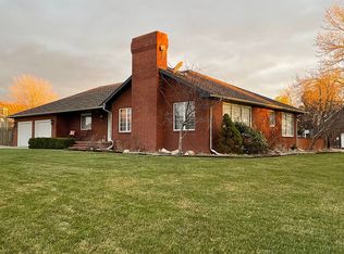 1411 Circle Lake Dr, Dodge City, KS 67801