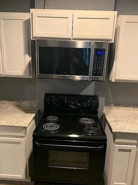 3 bed, 1300 sqft, $900 — Photo 3