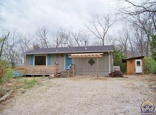 8223 Oak Point Rd, Ozawkie, KS 66070