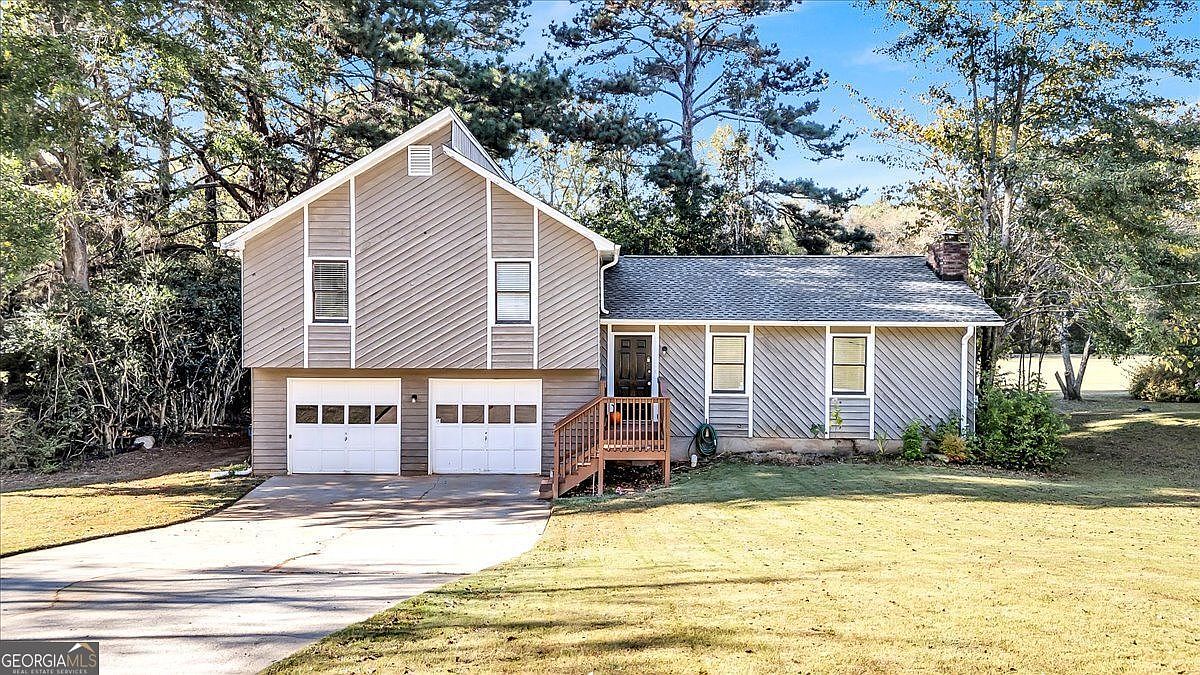 450 Valley Woods Cir SE