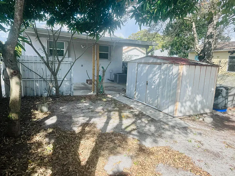 602 N D St — Photo 5
