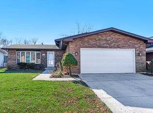 135 Hidden View Dr, Westmont, IL