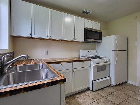3rd image of 1112 Williamson Dr